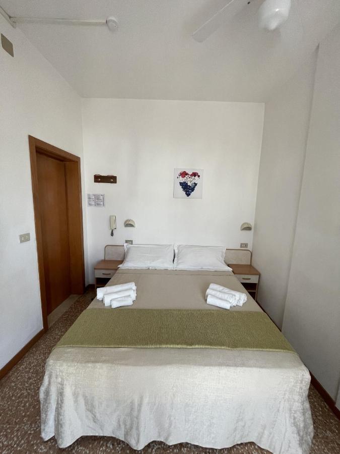 Hotel Alex Rimini Esterno foto