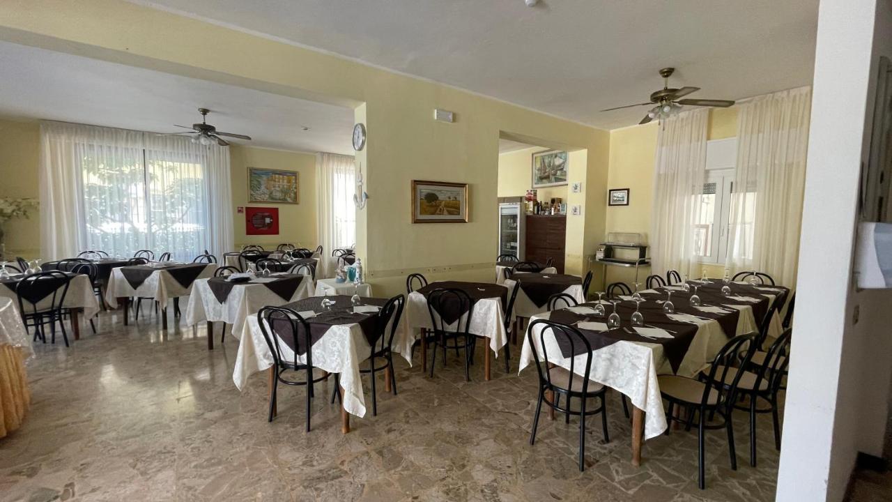 Hotel Alex Rimini Esterno foto